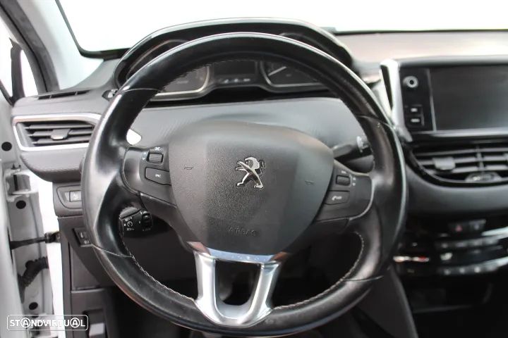 Peugeot 2008 1.2 PureTech Allure - 24