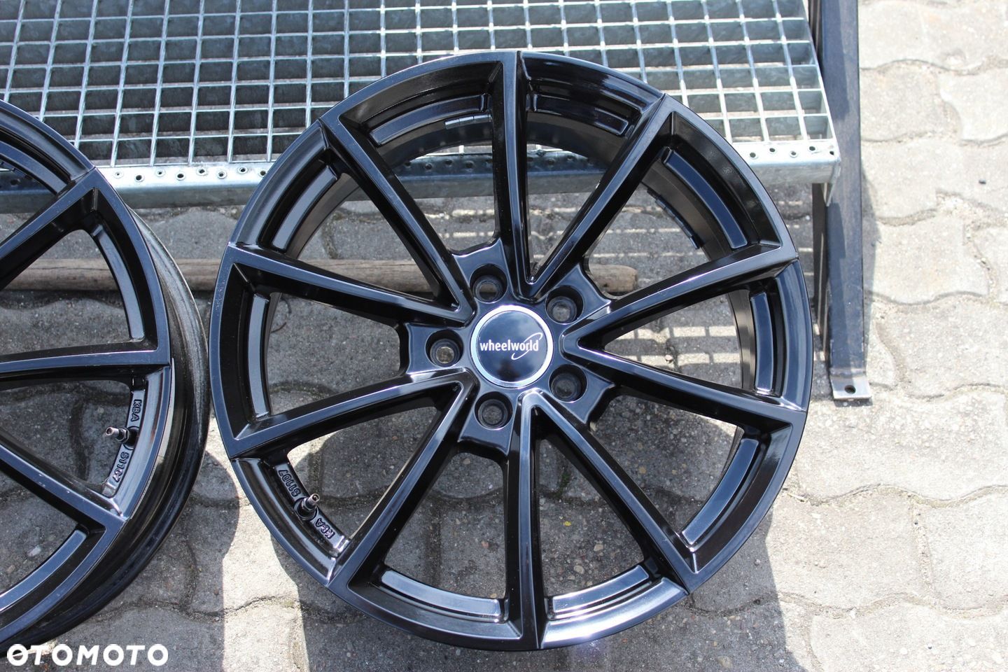 WHEELWORLD 18cali 5x112 ET45 8J AUDI SKODA SEAT VW - 1