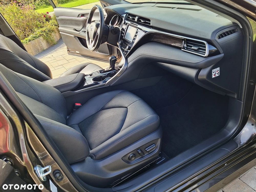 Toyota Camry - 16