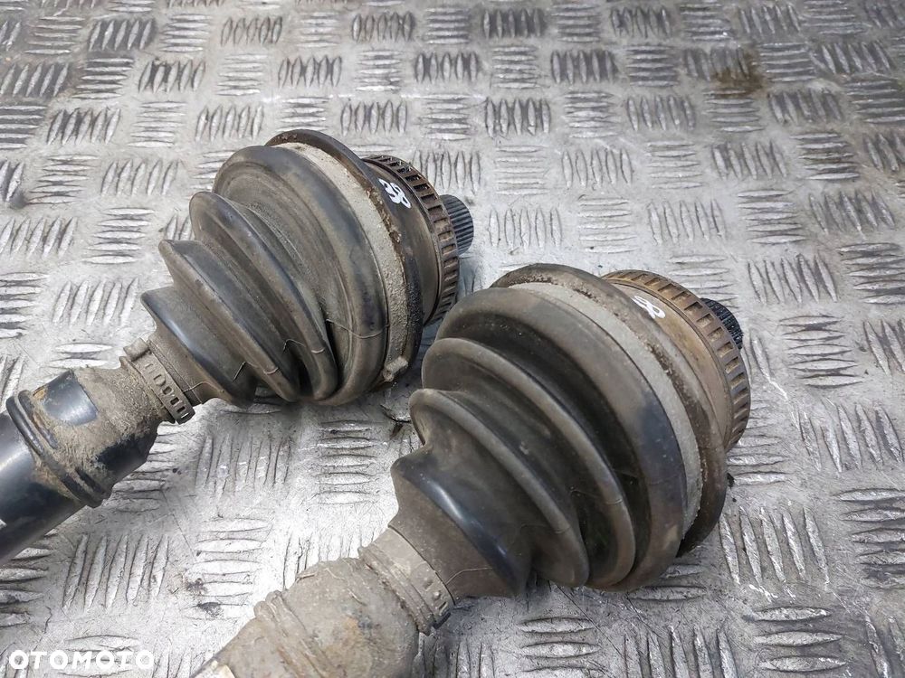 PÓŁOŚ LEWY PRAWY PRZÓD AUTOMAT AUDI A6 C5 2.4 V6 4B0407271F 4B0407272F - 4