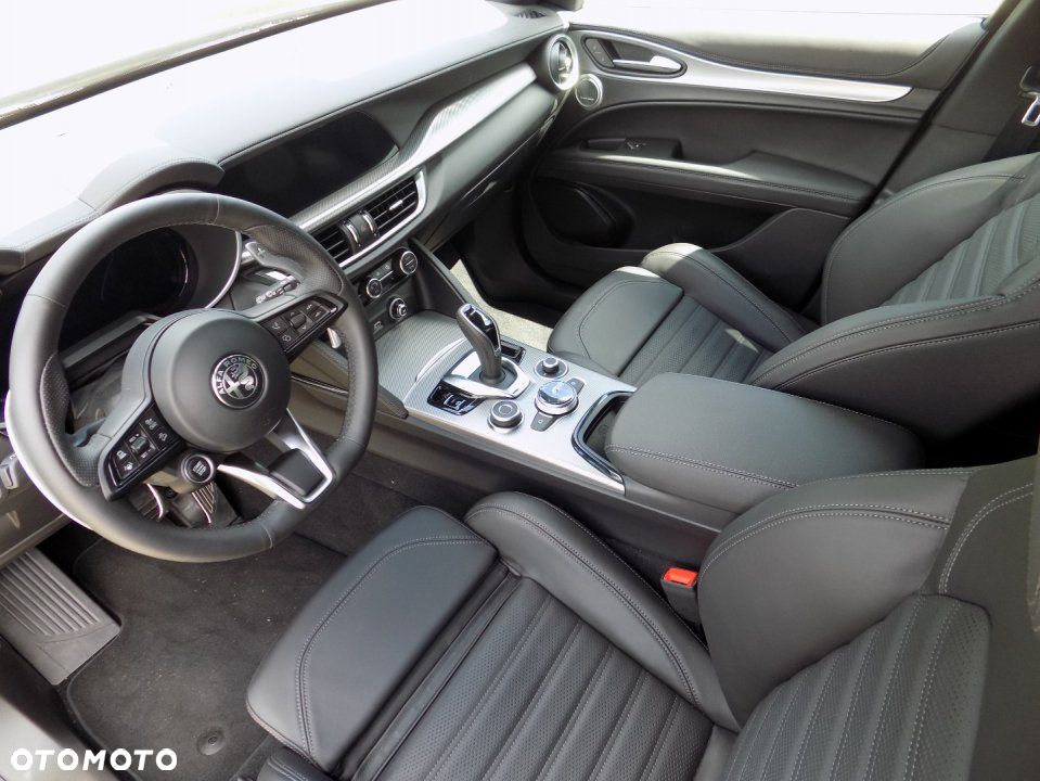 Alfa Romeo Stelvio - 10