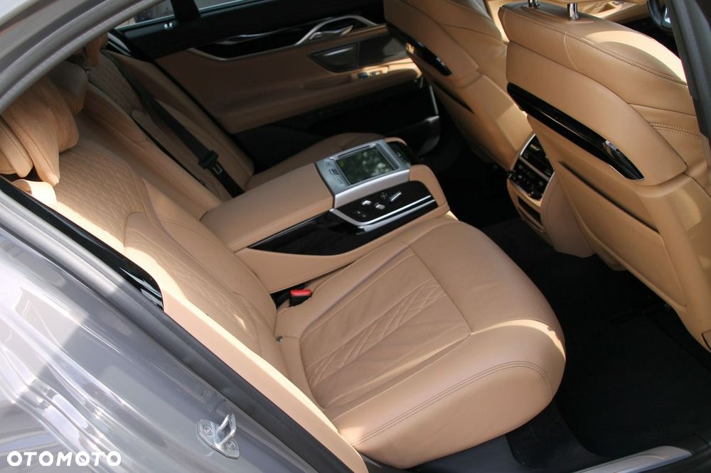 BMW Seria 7 740d xDrive - 11