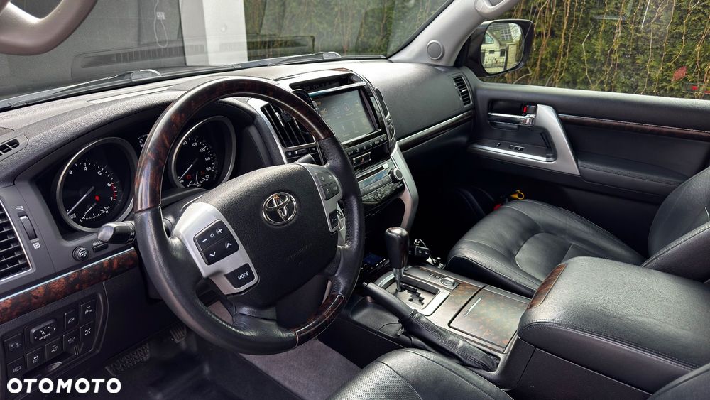 Toyota Land Cruiser - 7