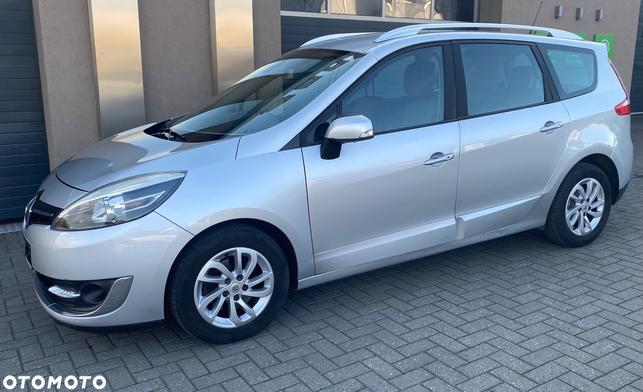 Renault Grand Scenic - 17