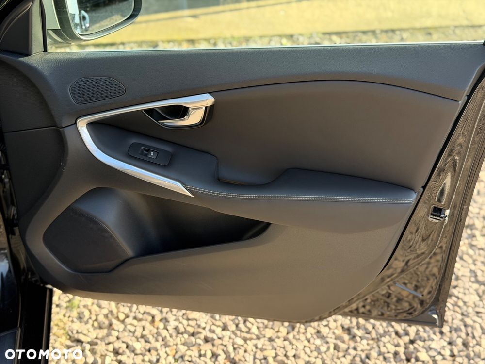 Volvo V40 D3 Geartronic RDesign - 32