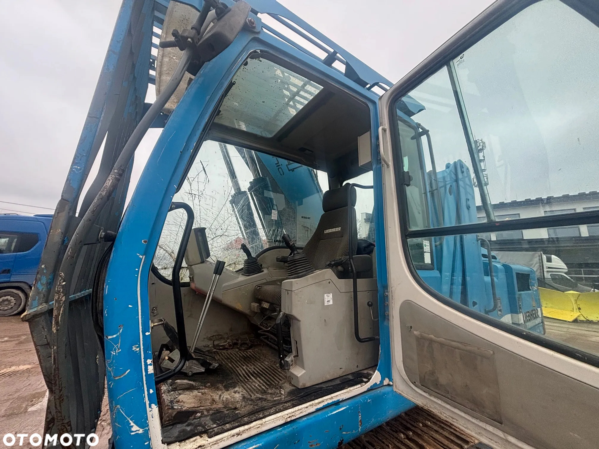 Liebherr R904C / Do złomu / Przeładunkowa / Chwytak /Podnoszona Kabina / - 25