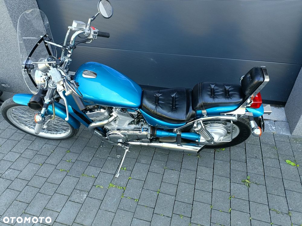 Suzuki Intruder - 10