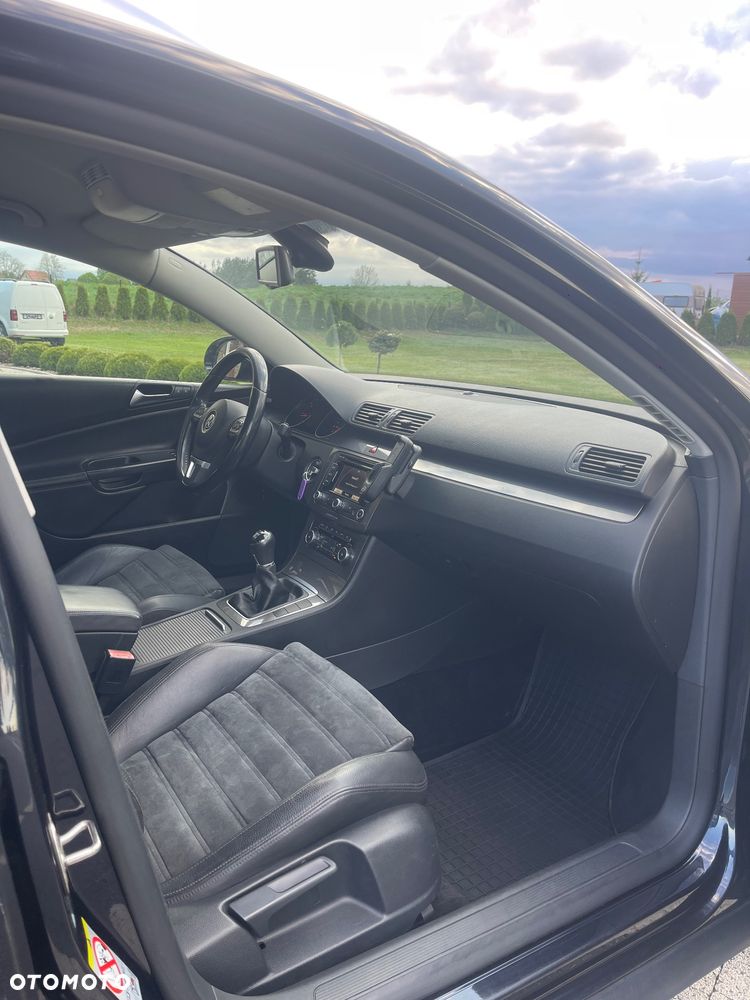 Volkswagen Passat 2.0 TDI DPF Highline - 24