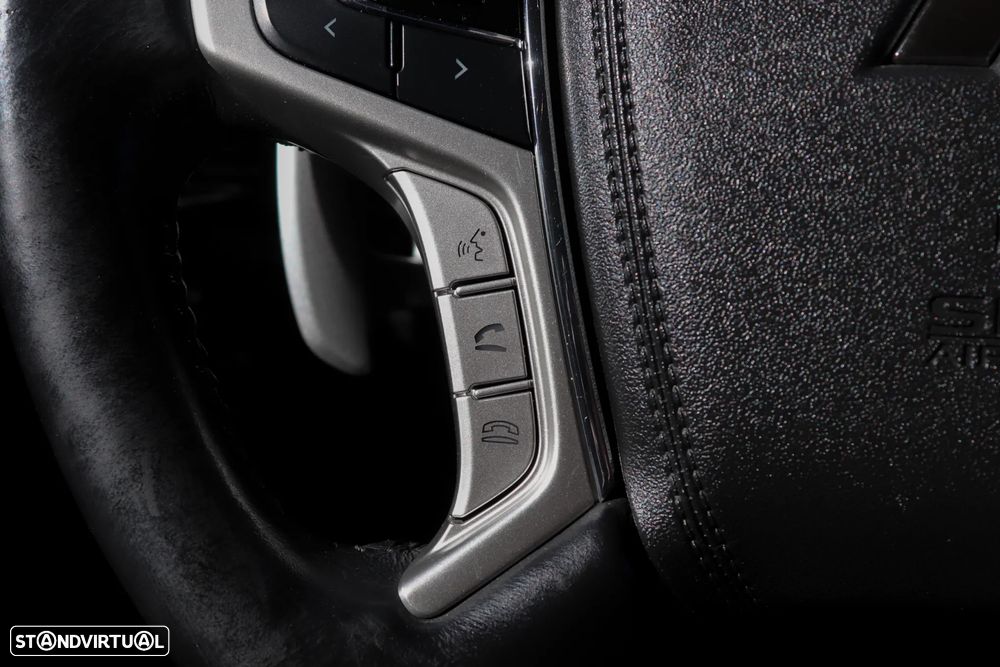 Mitsubishi Outlander - 15