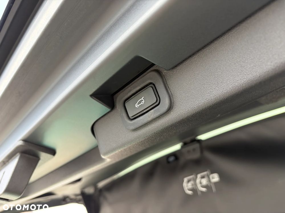 Land Rover Discovery 2.0 P300 R-Dynamic SE - 40