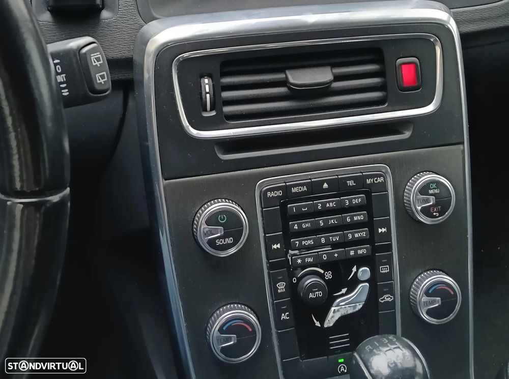 Volvo V60 1.6 D2 Momentum Eco - 8