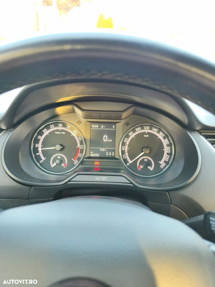 Skoda Octavia 1.6 TDI DSG Style - 16