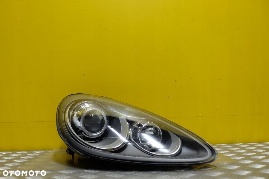 PORSCHE CAYENNE 2011- REFLEKTOR LAMPA ZWYKŁA R USA - 1