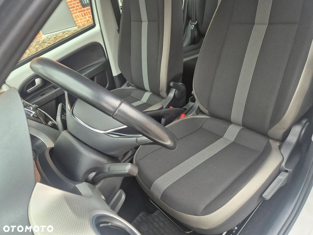 Volkswagen up! (BlueMotion Technology) move - 6