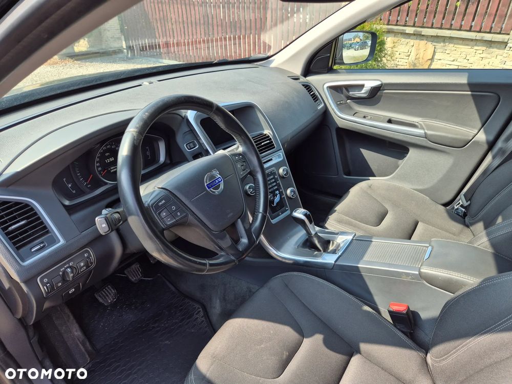 Volvo XC 60 D3 Momentum - 8