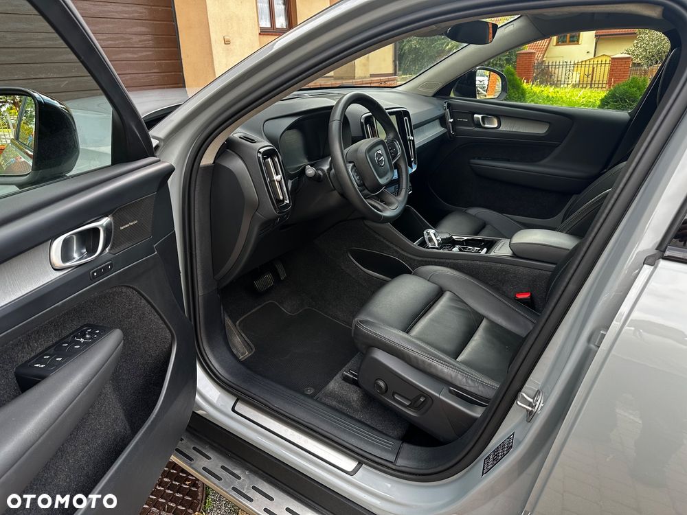 Volvo XC 40 T2 Plus Dark - 28