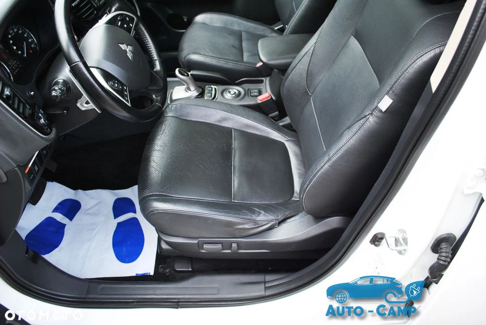 Mitsubishi Outlander Instyle NAVI + - 27