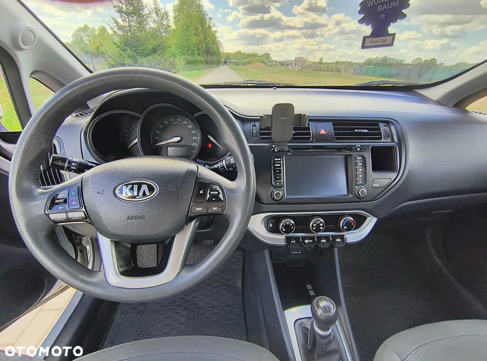 Kia Rio 1.2 L - 8