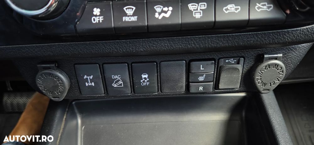 Toyota Hilux 4x4 Double Cab A/T Invincible - 22