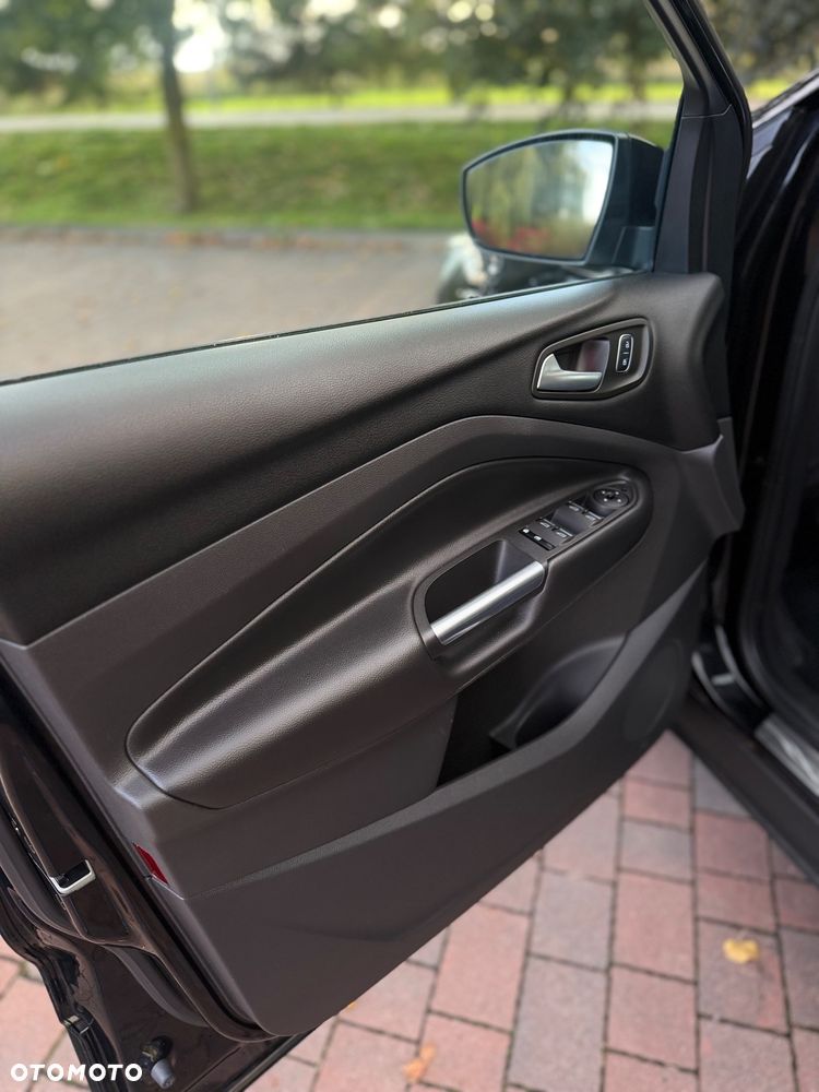 Ford Kuga - 24