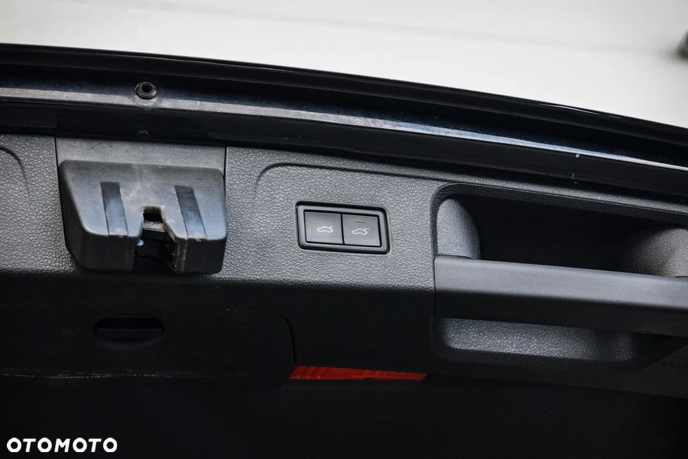 Volkswagen Passat 1.5 TSI EVO Elegance DSG - 37