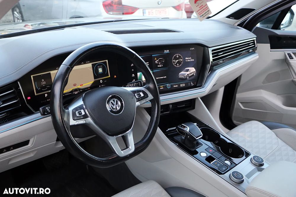 Volkswagen Touareg - 13