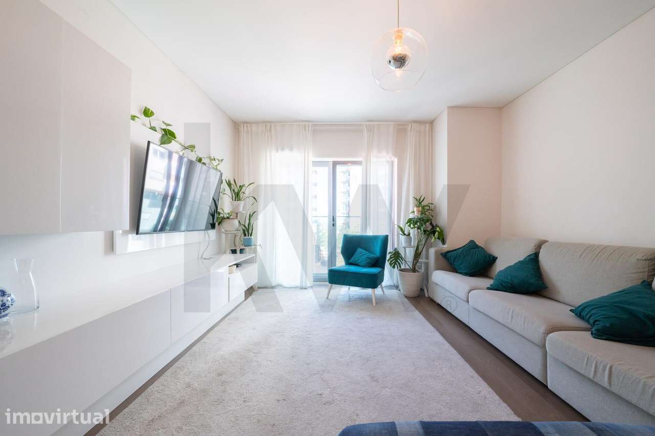 Apartamento T2 c/ 2 WCs, Lugar de Garagem e Arrecadação – Restelo - Grande imagem: 5/25