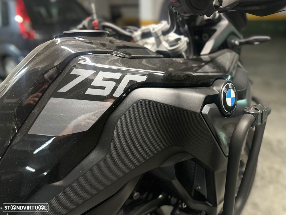 BMW F 750 GS Triple Black - 13