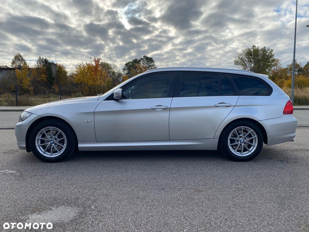 BMW Seria 3 320d DPF Touring - 3