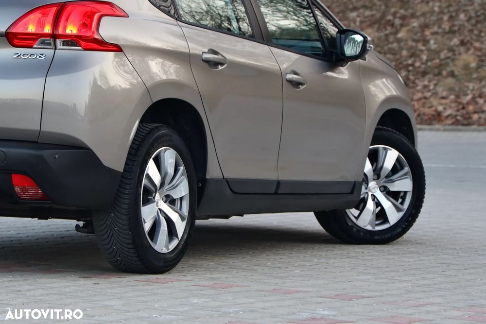 Peugeot 2008 1.2 L PureTech ETG Allure Aut. - 29