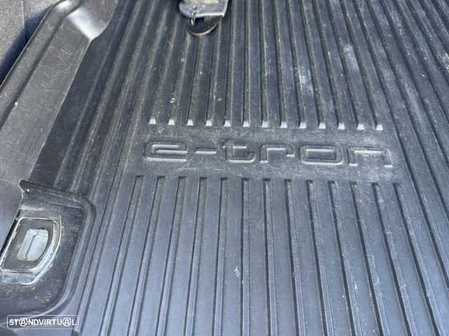 Audi e-tron 55 quattro - 15