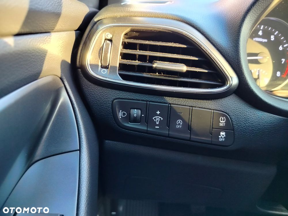Hyundai i30 1.5 DPI Classic + - 36
