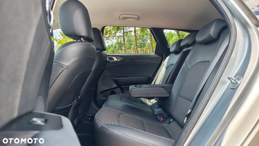 Kia Ceed 1.5 T-GDI MHEV L Business Line DCT - 29