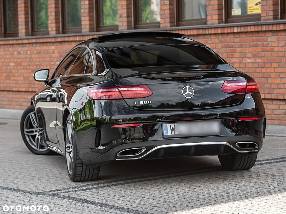 Mercedes-Benz Klasa E 300 9G-TRONIC AMG Line - 9