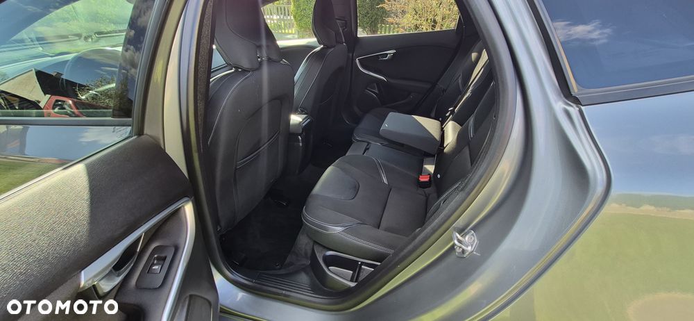 Volvo V40 T3 Momentum - 9