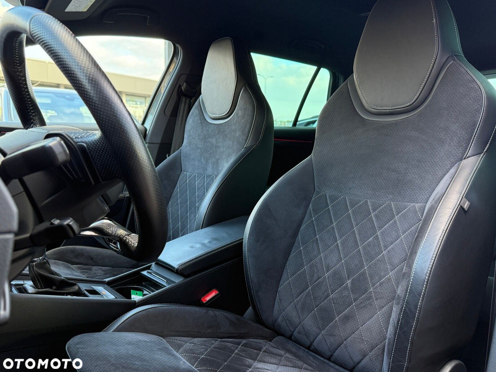 Skoda Superb 2.0 TDI SCR Sportline DSG - 25