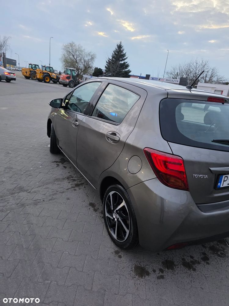 Toyota Yaris Hybrid 100 Selection - 5