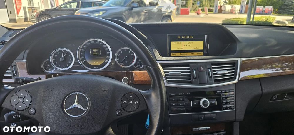 Mercedes-Benz Klasa E 200 CGI BlueEffICIENCY Elegance - 14
