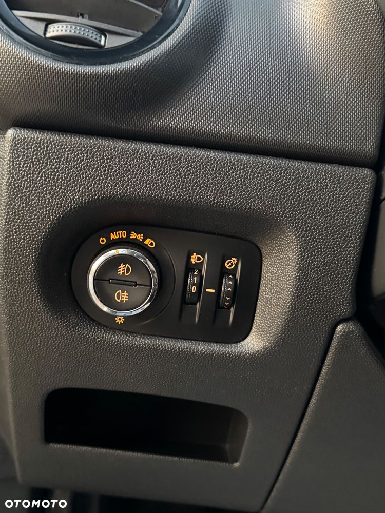 Opel Corsa 1.4 16V 150 Jahre - 15