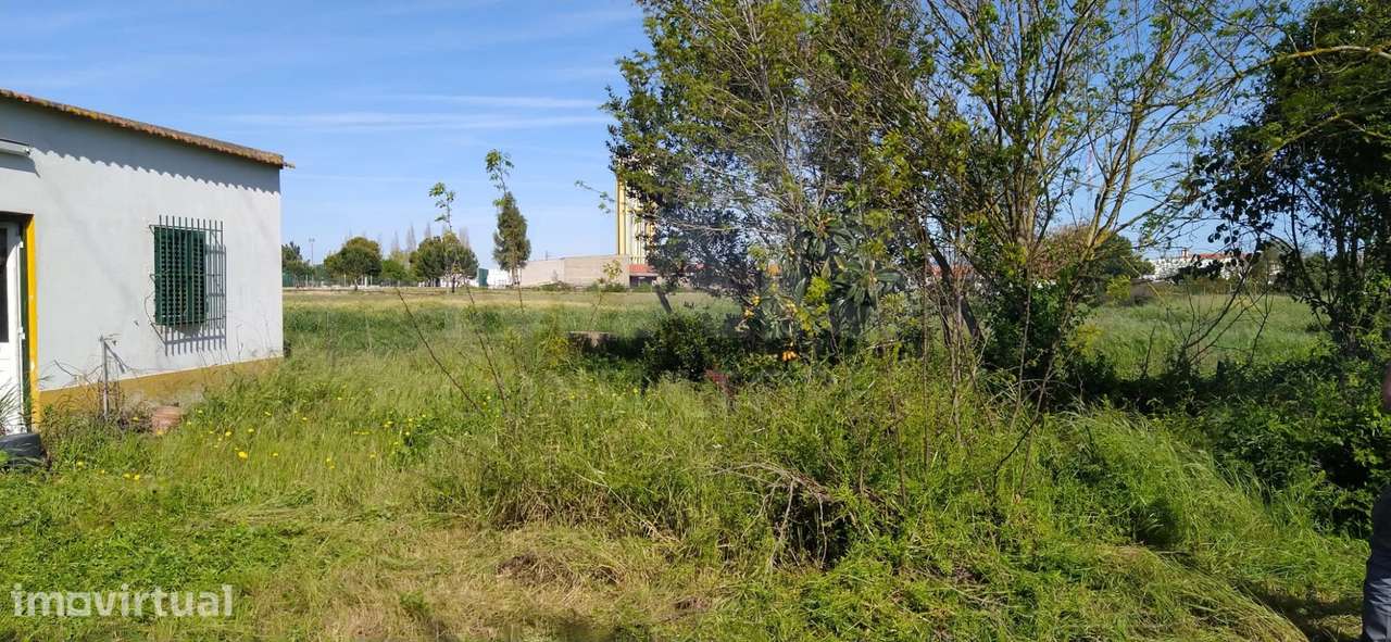 Moradia V1 para remodelar e Terreno misto Urbano e Rural. - Grande imagem: 3/5