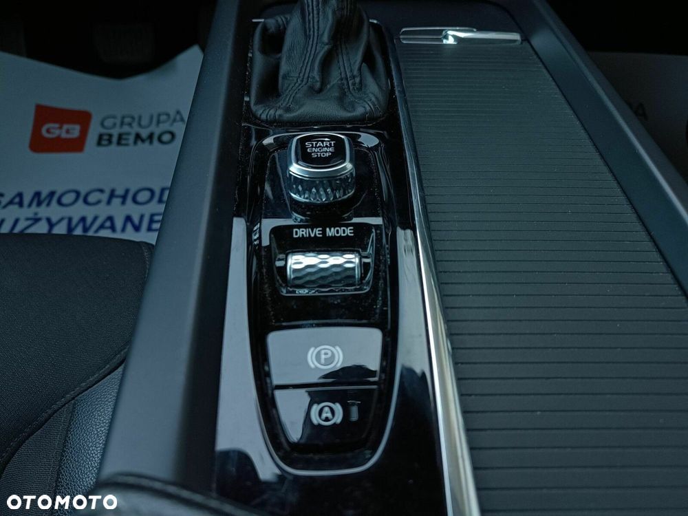 Volvo XC 60 T4 Momentum Pro - 23