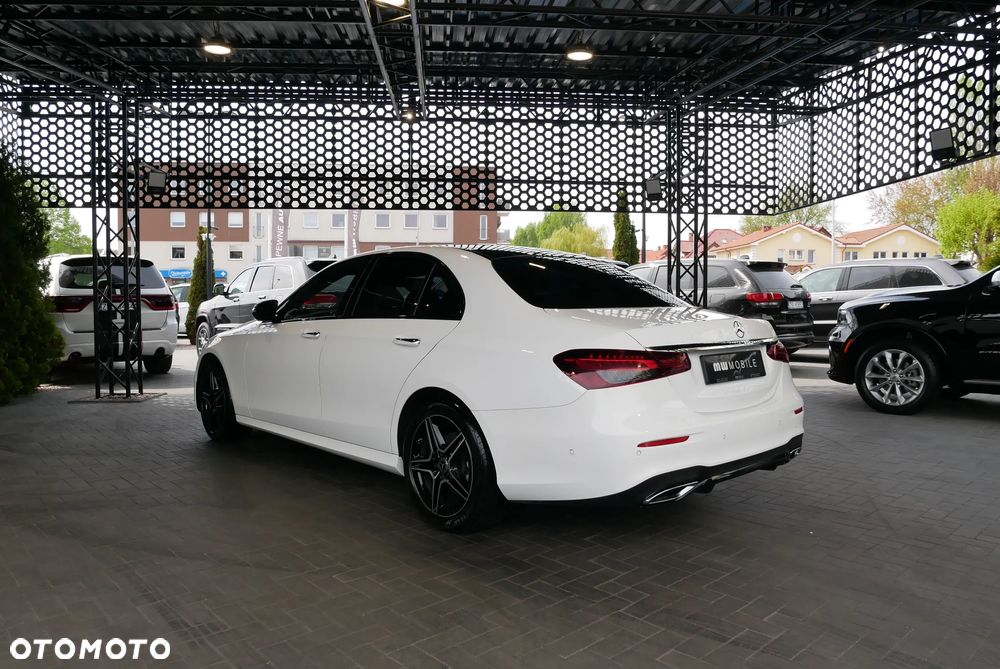 Mercedes-Benz Klasa E 220 d 4Matic 9G-TRONIC AMG Line - 4