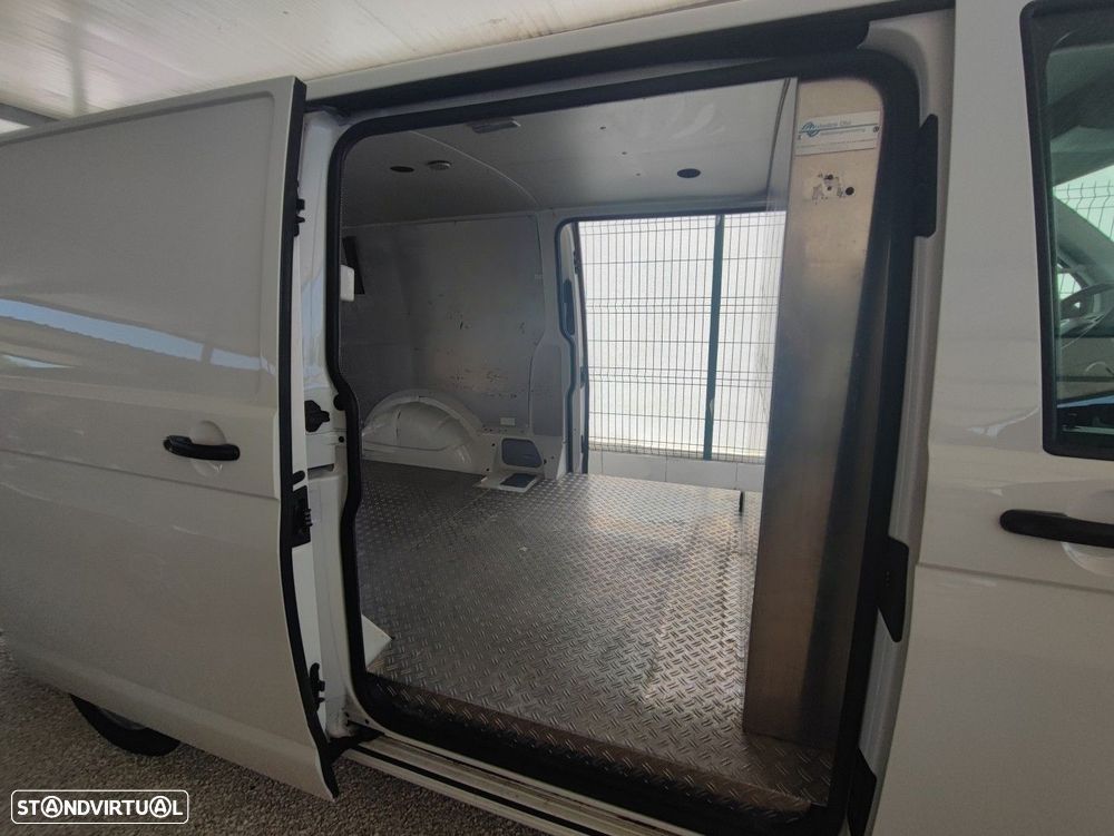VW Transporter 2.0 TDI Longa - 17