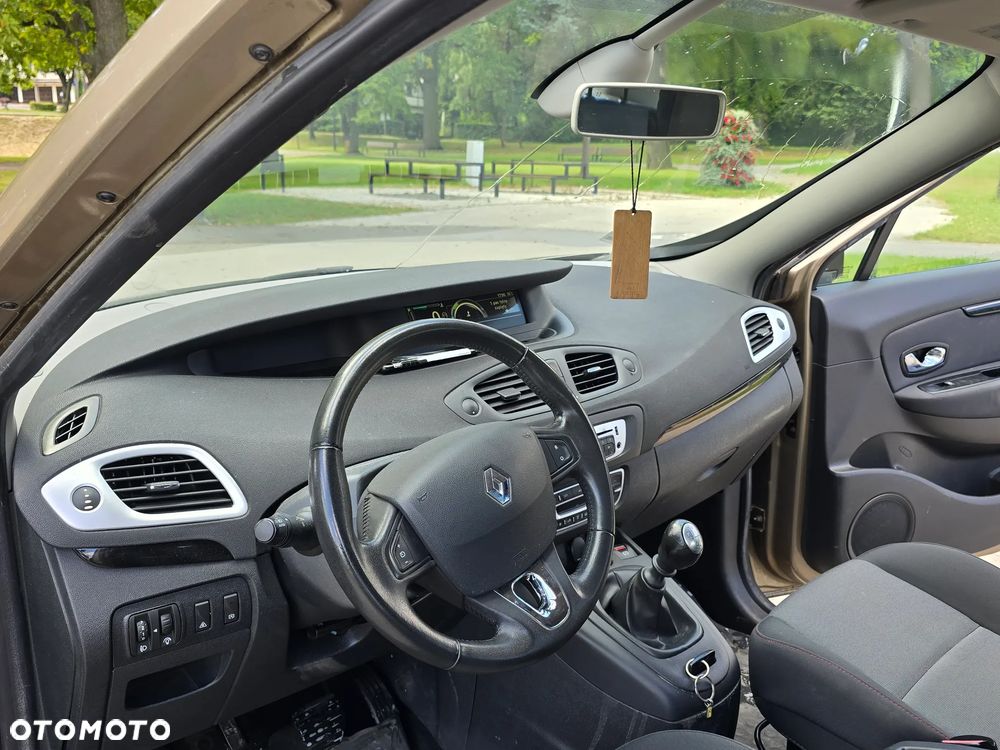 Renault Scenic ver-1-4-16v-tce-tomtom-edition - 11