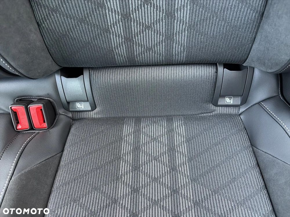 Volkswagen Golf 1.5 eTSI mHEV R-Line Plus DSG - 22