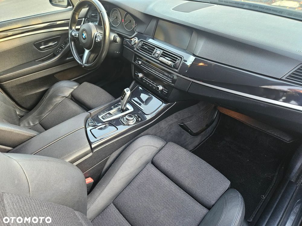 BMW Seria 5 530d Touring - 13