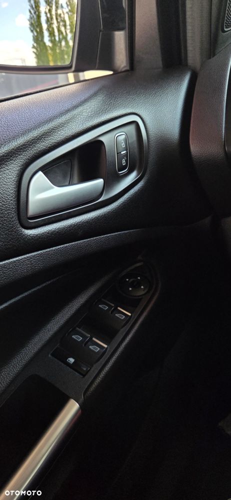 Ford Kuga 1.5 EcoBoost 2x4 Titanium - 26