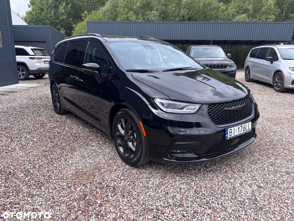 Chrysler Pacifica - 1
