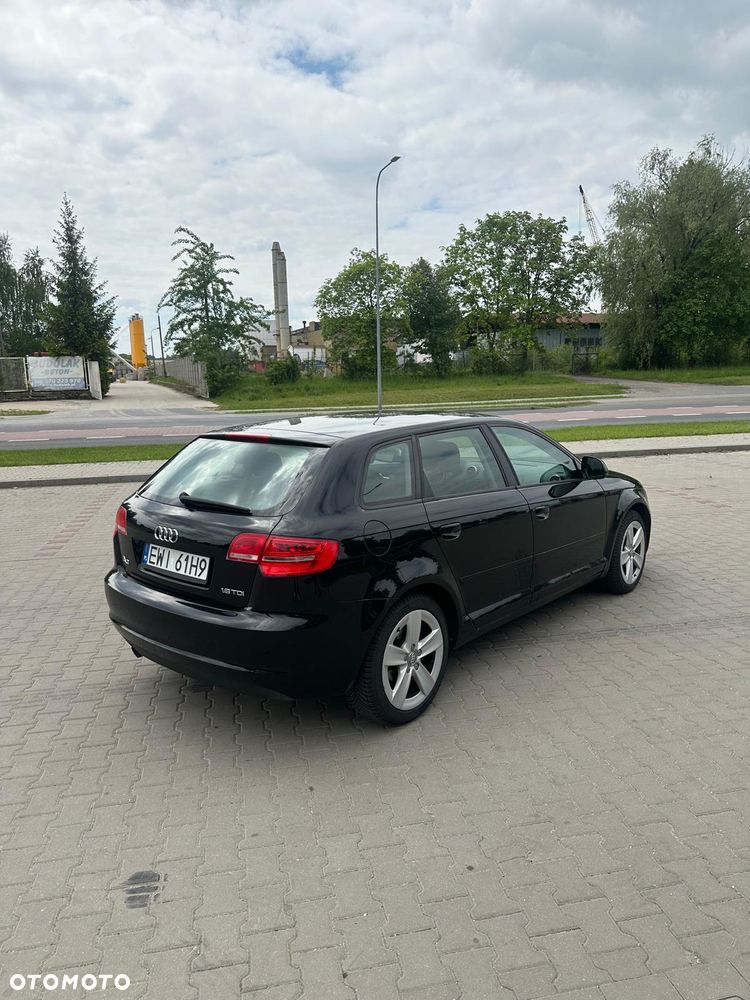 Audi A3 Sportback 1.6 TDI DPF Ambiente - 3
