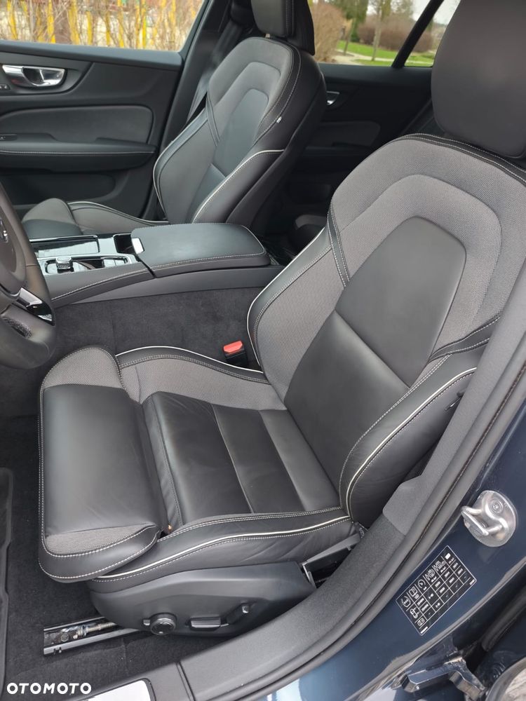 Volvo V60 T6 AWD Plug-In Hybrid Ultra Dark - 6